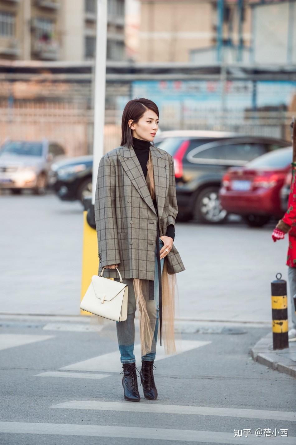 刘涛当主播后穿衣风格大改变穿西装叠穿连帽卫衣酷到认不出