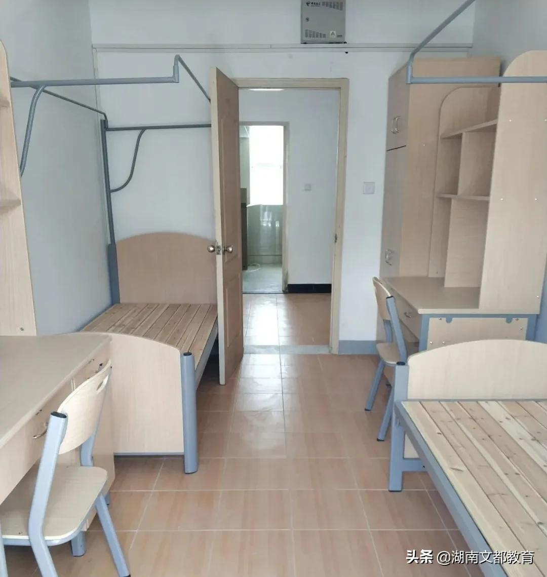 考研资讯│哈工大上热搜了学生在行政楼打地铺