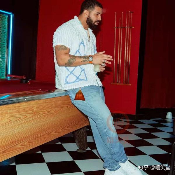 极度离谱!Drake竟给TT里放辣椒酱,直接烧伤女模特 - 知乎