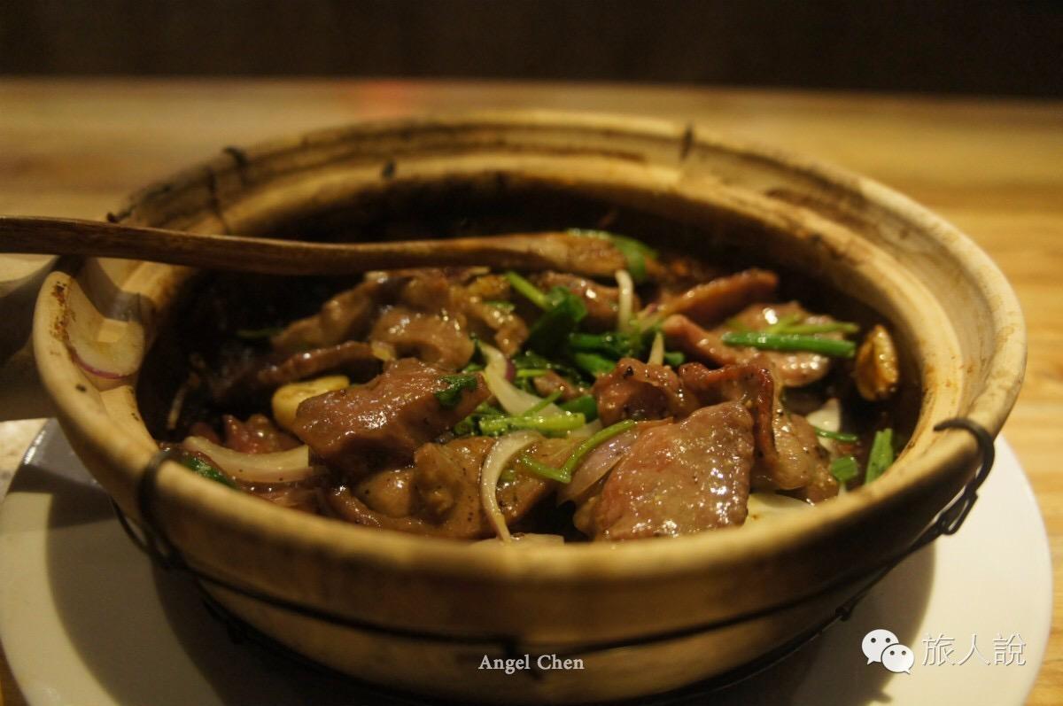 所谓啫啫煲,是指用瓦煲(瓦罉)高温烧出来的美食.