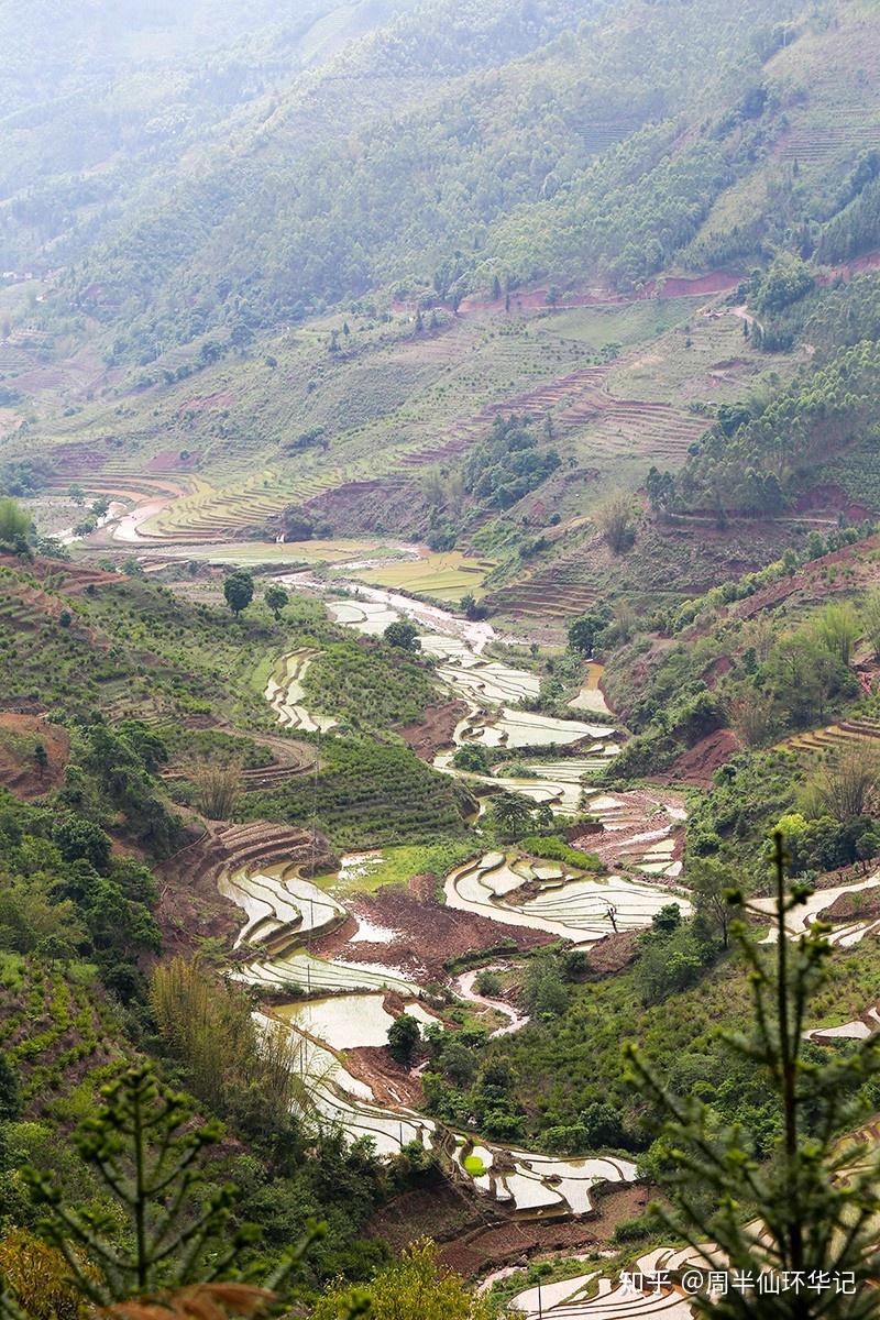 生生不息地"雕刻"的山水田园风光画▼▼红土地▼▼▼色彩缤纷的红土地