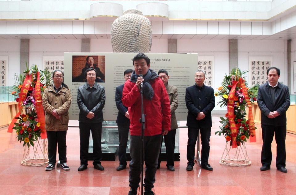 张振国,号棠村,圆振居士,祖籍河北,斋号看云山房,秋碧堂.