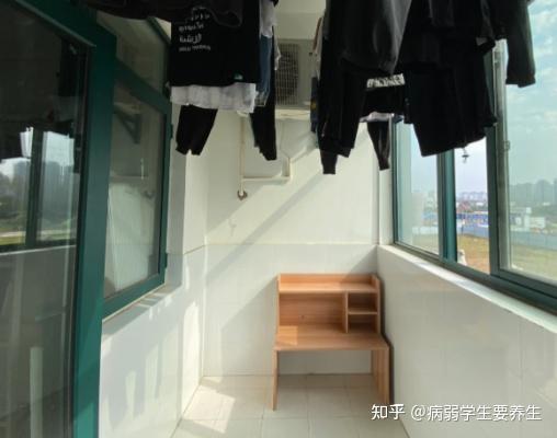 东城校区该校区位于安徽省六安市云露桥西的月亮岛 [32]