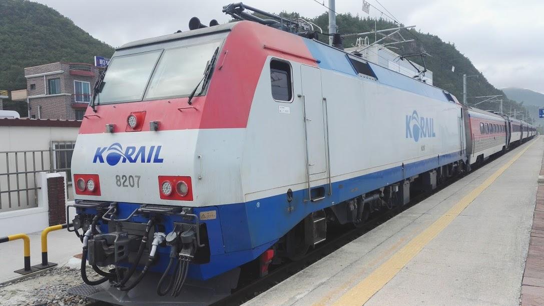 7147电气机关车)和内燃机车(9939857147柴油机关车)