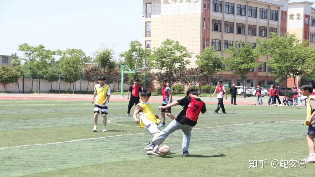 阜阳阜南:朱寨镇中心学校举行第五届"毕业杯"足球班级