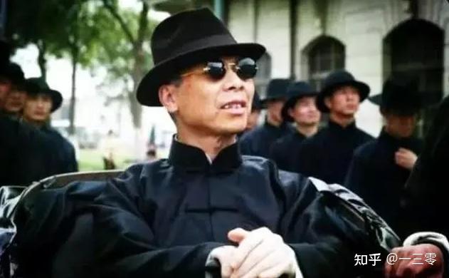 黄金荣督察长法租界巡捕房拜师陈世昌,进入青帮,是杜月笙的第一个重大