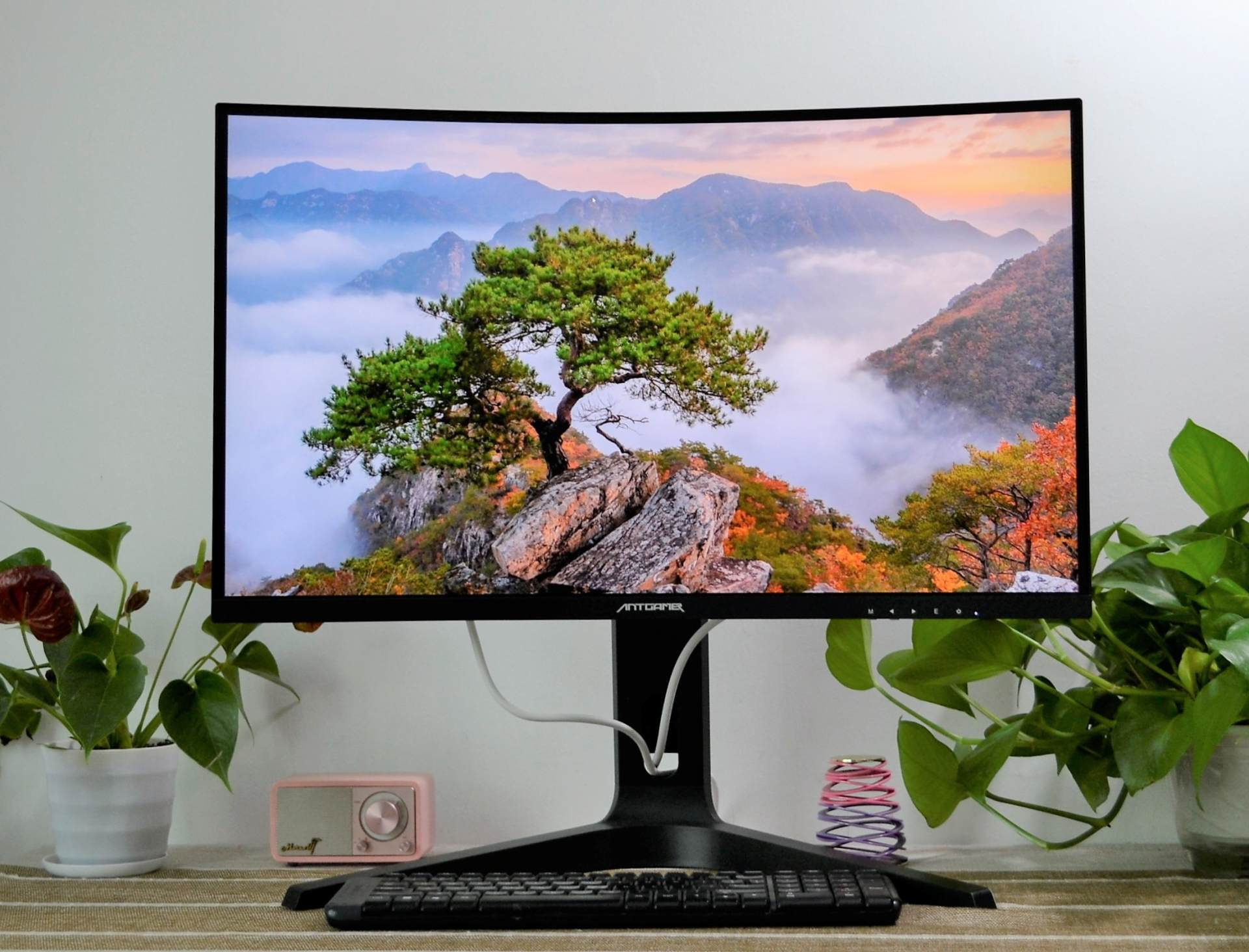 ant27tqc显示器有着2560*1400的高分辨率,也就是我们常会听到的2k屏.