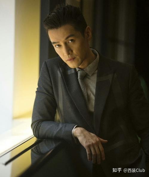 为什么穿西装的男士有男人味又很有魅力