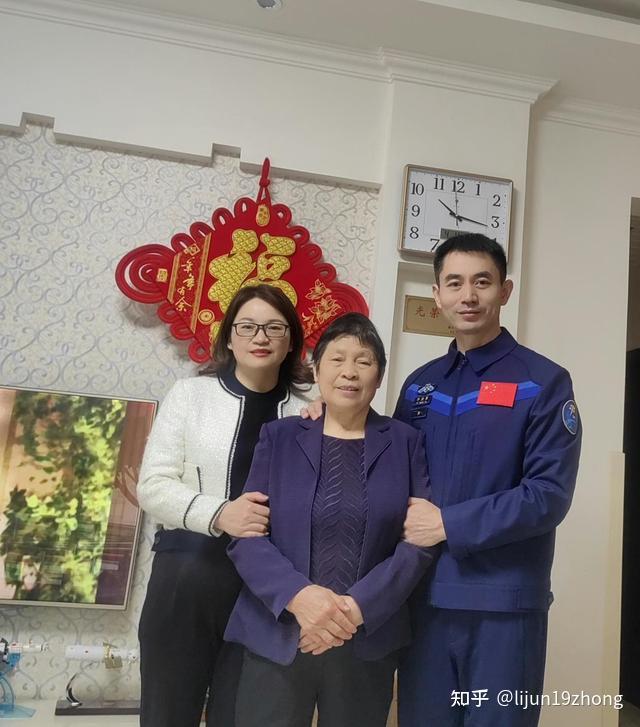 四川成都航天员叶光富,比许多同龄孩子苦更早熟