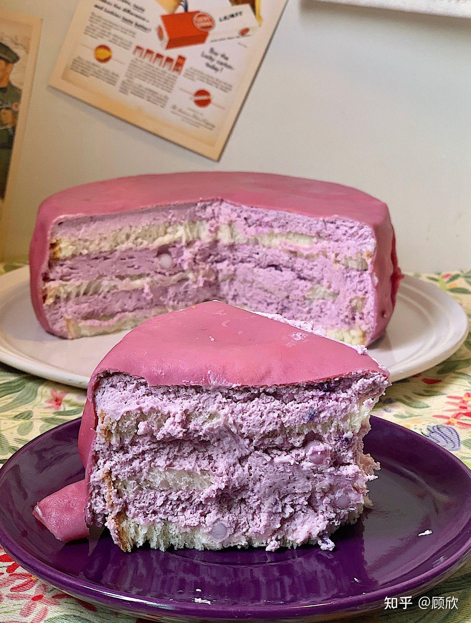 香芋蛋糕采用荔浦芋头搭配薄软吐司胚绵软糯叽叽香芋的柔和奶油的甜美