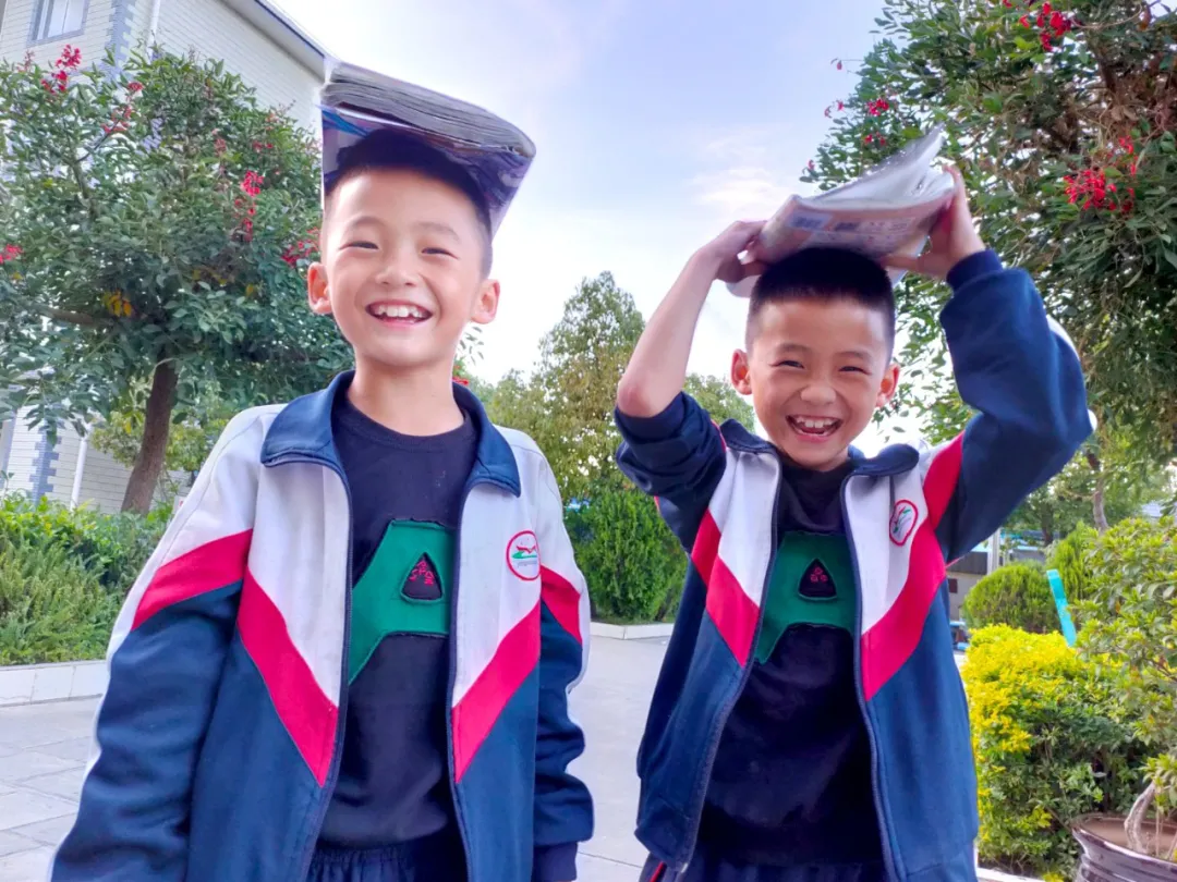 看到孩子们灿烂的笑容,心都被萌化了