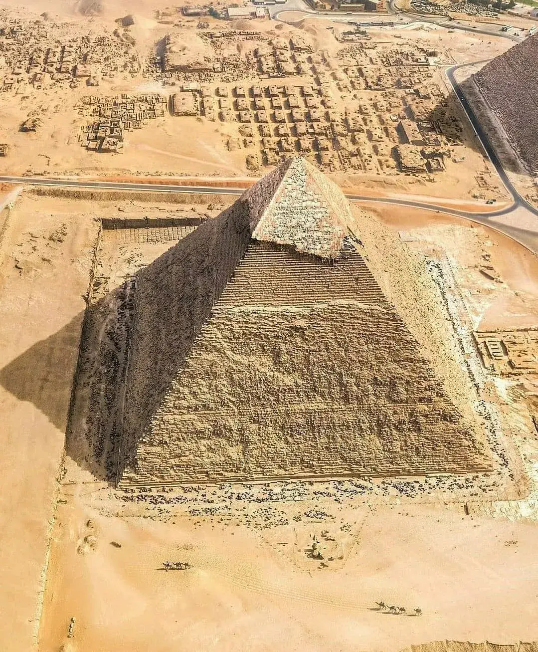 但是下面这组图从一些罕见的角度,让你重新认识埃及金字塔!