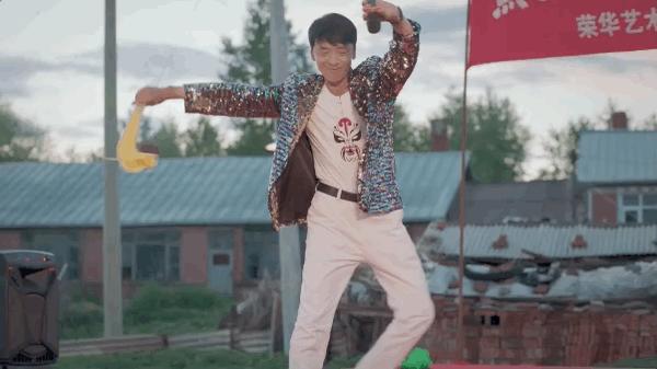 初始见马三儿时,就在仓库改造的小剧场里.