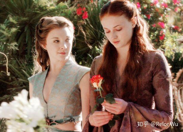 中,把临冬城的珊莎 史塔克(三傻)与高庭的玛格丽 提利尔(小玫瑰)放在