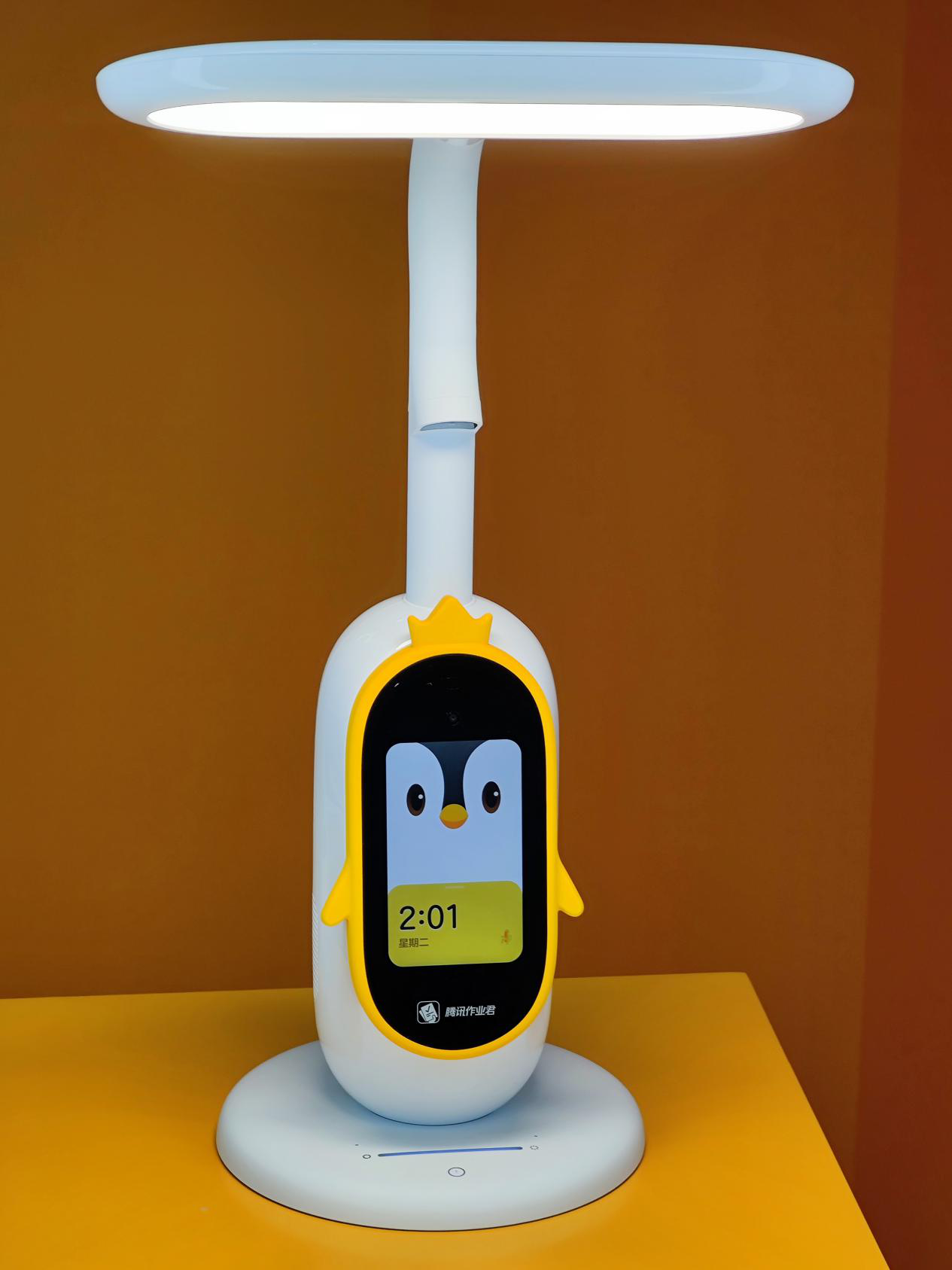 深耕智慧教育腾讯推出智慧台灯ai讲题解放家长