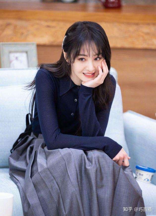 郑爽美出新高度黑白格子裙复古小清新气质出众好迷人