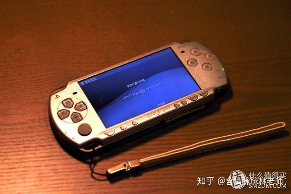 致敬逝去的經典psp2000遊戲機輕曬