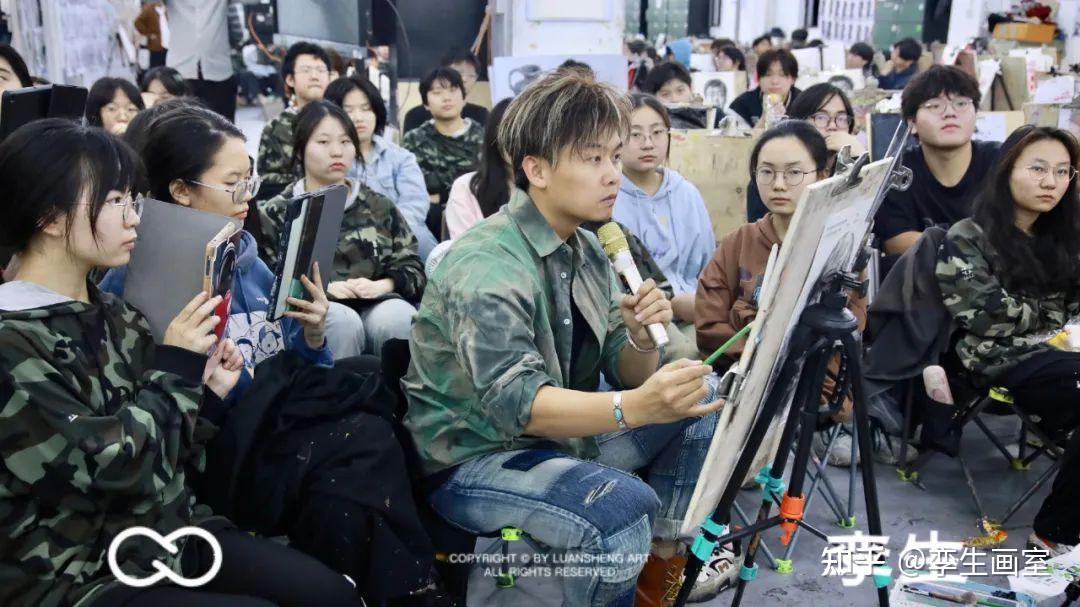 五彩之秋丨虽万里路远，但坚定追光的人终会万丈光芒 - 知乎
