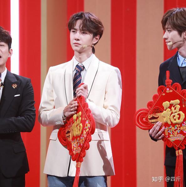 蔡徐坤王一博同框引发骂战2018年和2019年爆红的两大顶流较量