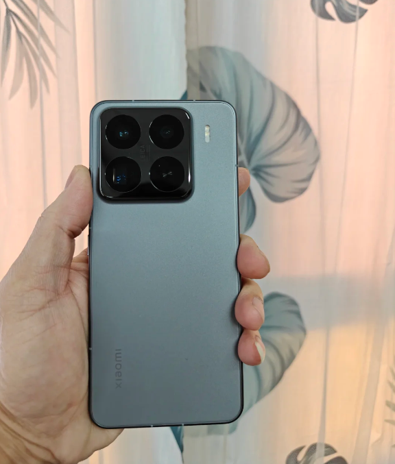 新机涨价潮来袭!小米15 Pro清仓狂降2250元,16G+512GB+潜望长焦,3449元捡漏高端旗舰,香到离谱