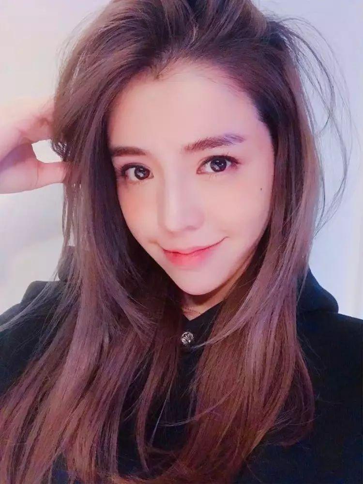 柯震东李毓芬公开恋情这个一天5顿饭健身不停歇的宅男女神太圈粉啦