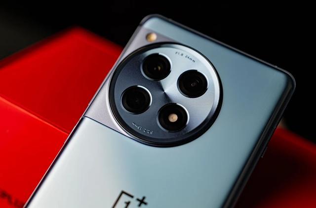 还有很多竞争品牌,所以oppo也是降低利润,直接将一加ace3调低至新低价