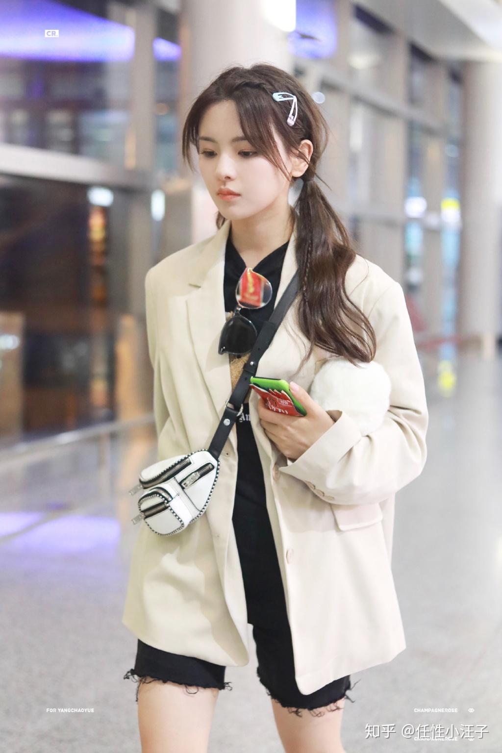 杨超越身穿黑色西装利落造型a范十足酷飒美少女气场十足