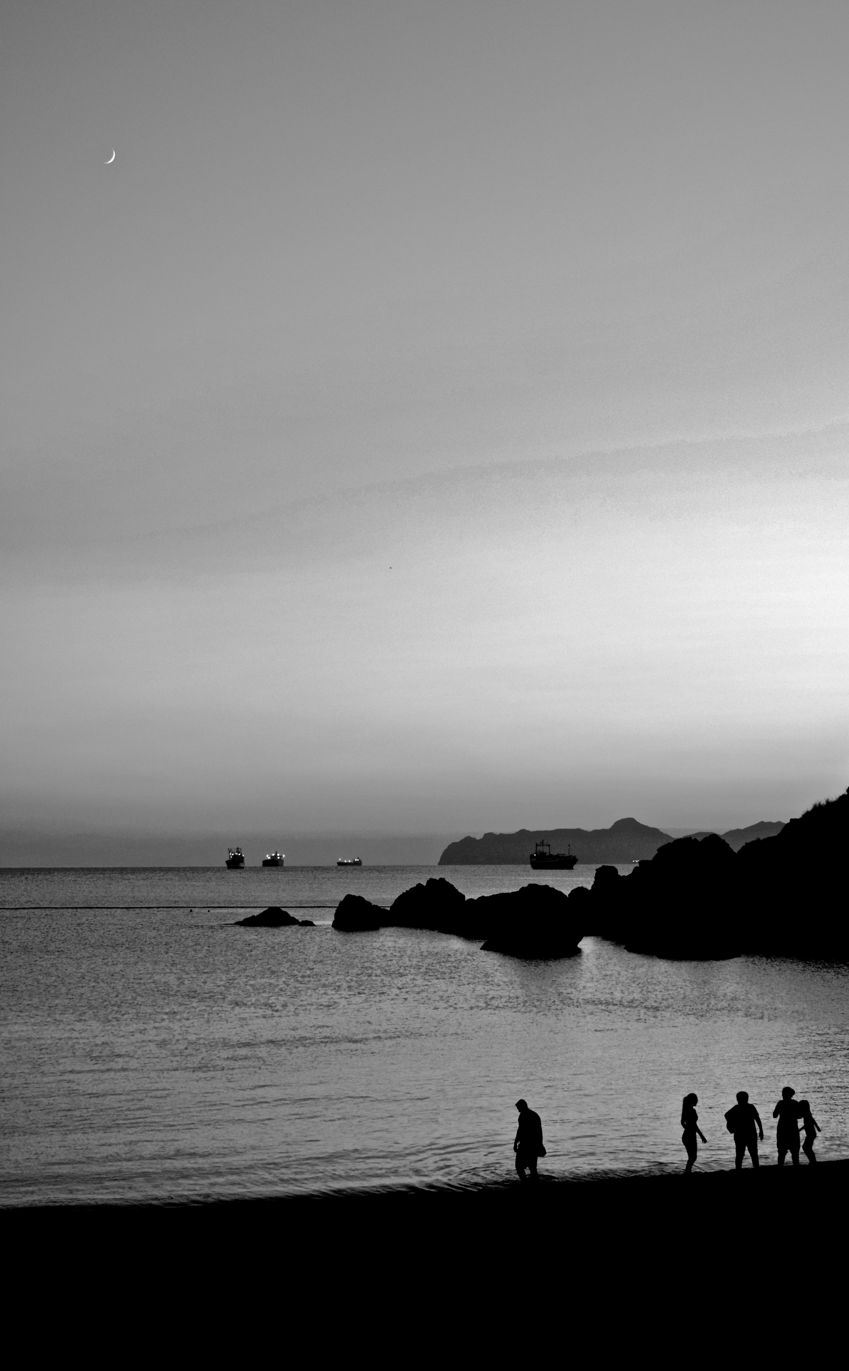 有没有那种黑白灰色调的手机壁纸