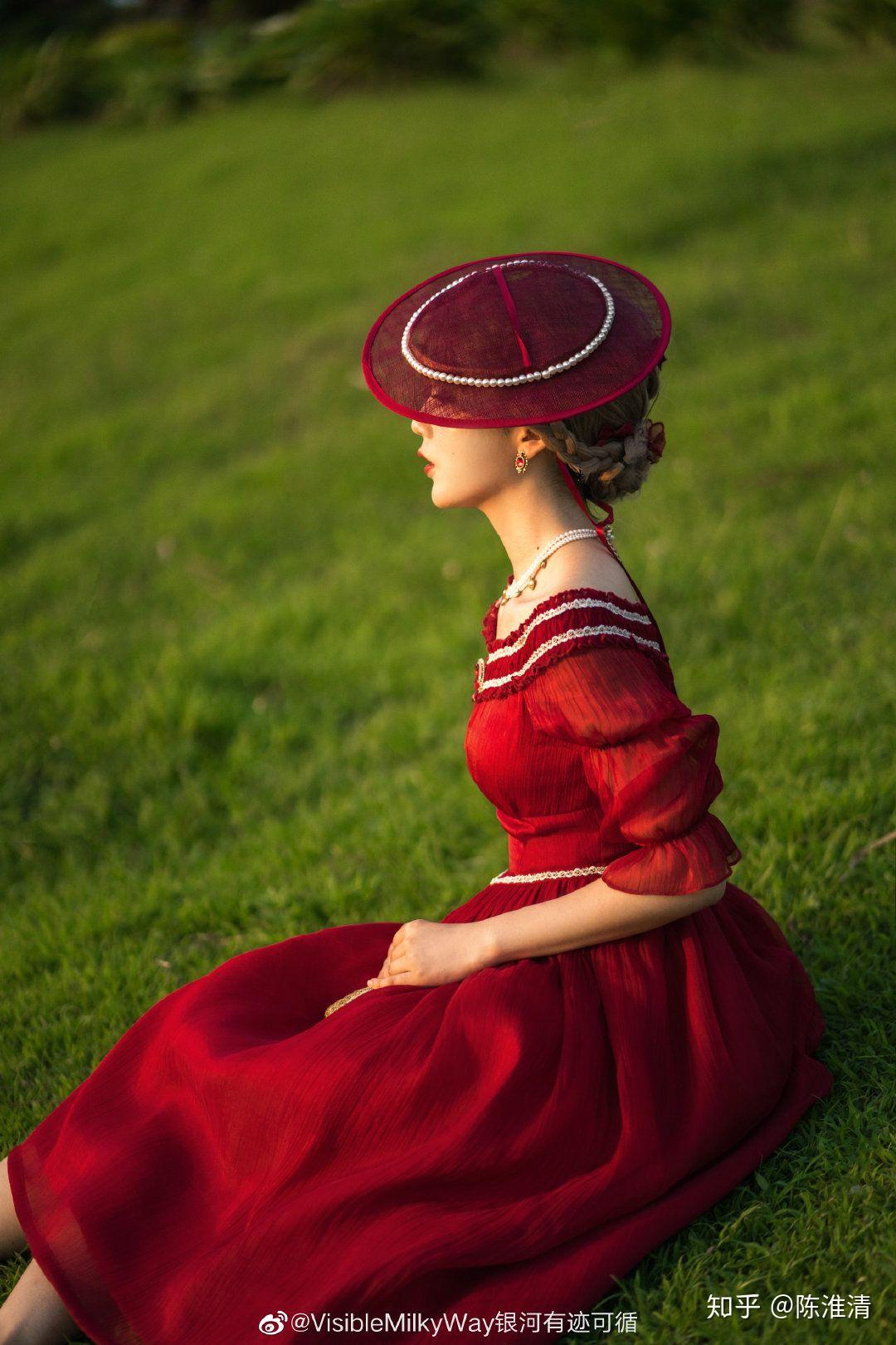 你见过最美的 Lolita 裙是什么样的?