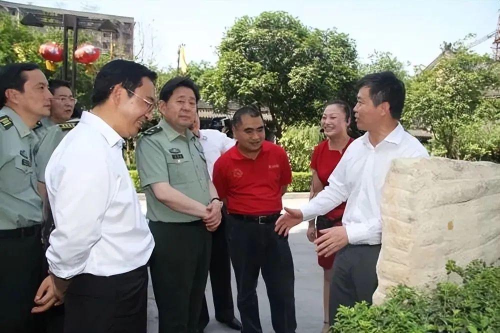 军中巨贪谷俊山把20岁女儿推到别人的床上