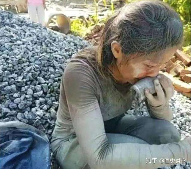 还记得那个靠卖惨走红的水泥西施吗如今真实身份终被拆穿