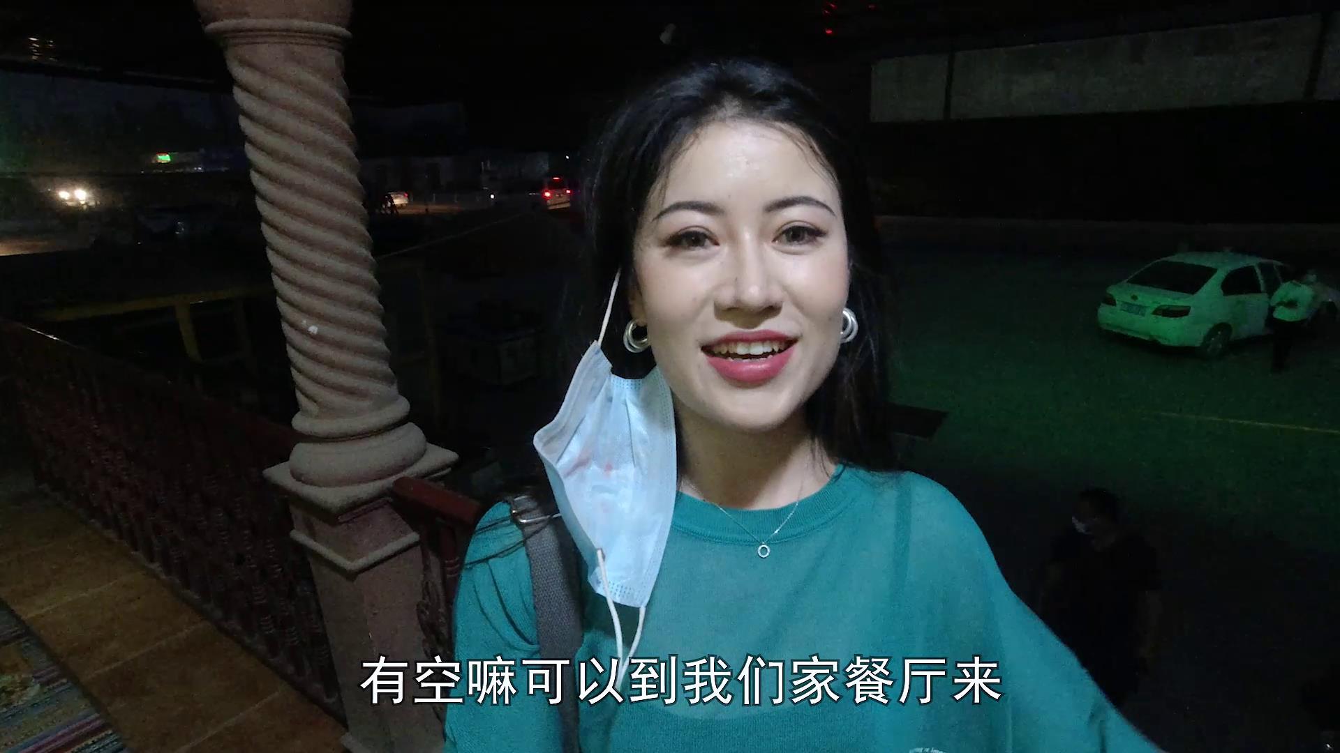 南疆姑娘臭美做指甲妈妈气得要直接剪掉爸爸只能劝说赶紧逃命