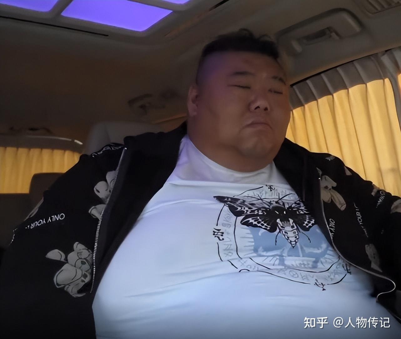 六百斤吃播博主胖猴仔：不到半年减掉两百斤，如今化身励志减肥博主 - 知乎