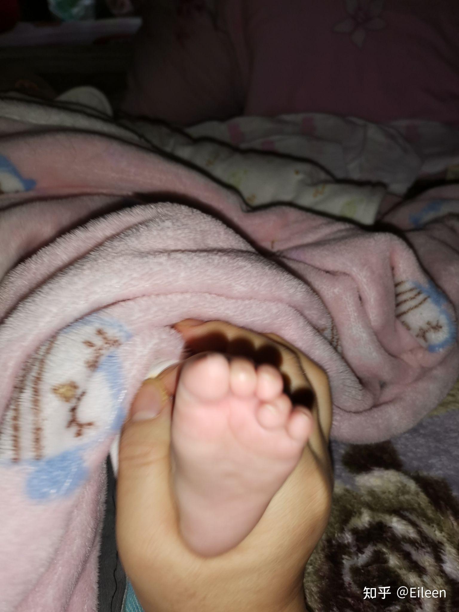 宝宝脚趾压脚趾图片图片