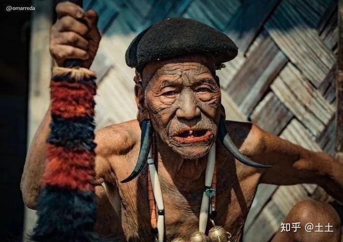 在脸上纹身的除了网红rapper还有边境部落的猎头族