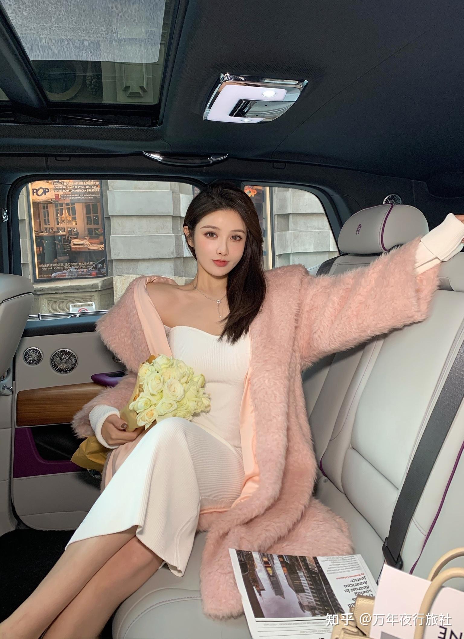 月入百万的名媛lucy回乡过年变成村花小红