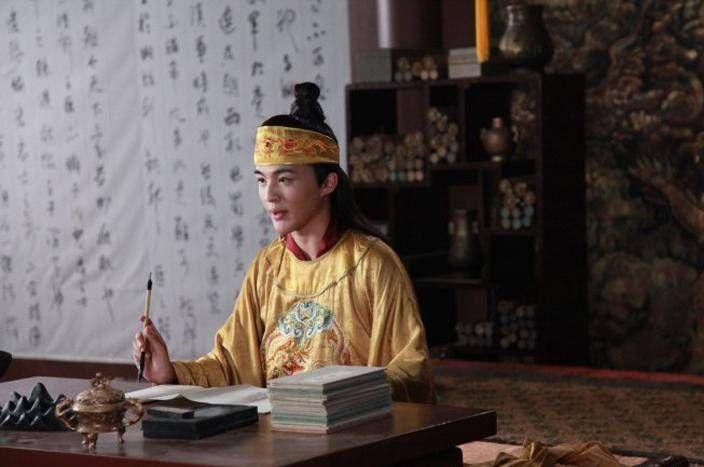 州别驾萧鼎,商州丰阳令韦恪,前彭州司马李万,太子詹事李升等出入主第