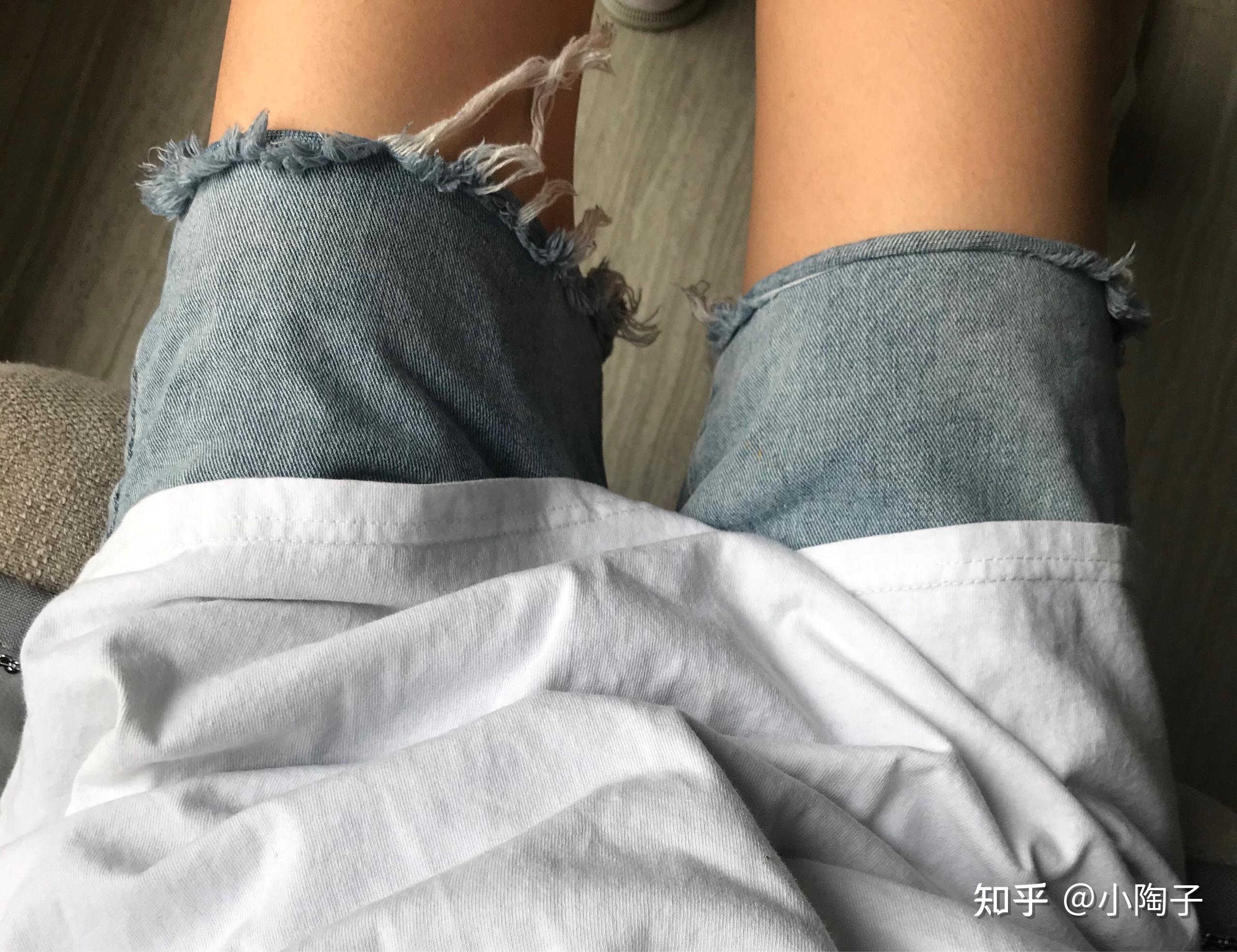 开始跳那个网上很火的瘦身动作,瘦腰瘦腿什么的,晚上11点前就睡觉了