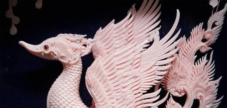 这只精致的凤凰是用肥皂雕刻而成,是泰国超过七百年的传统技艺了