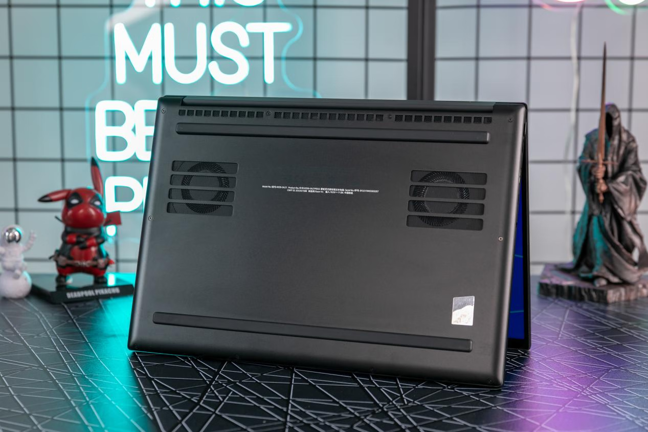 amd进一步拉高轻薄游戏本性能雷蛇razer灵刃14陪你一起畅快地玩