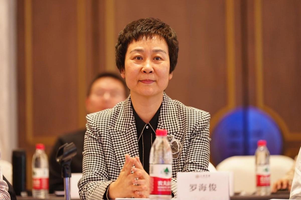 首先由韶关市人民政府副市长罗海俊致欢迎辞,她对到会的嘉宾们表示