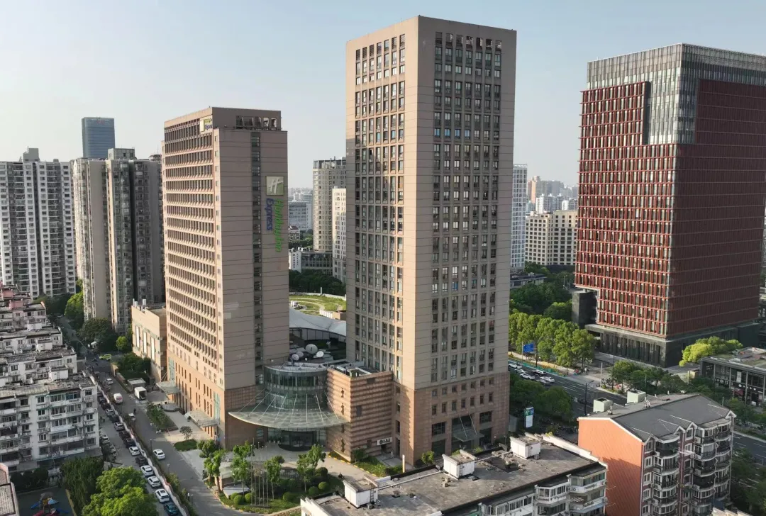 仲量联行引领新篇章,助力鹏欣与铁狮门圆满完成五角场假日酒店的成交 - 知乎
