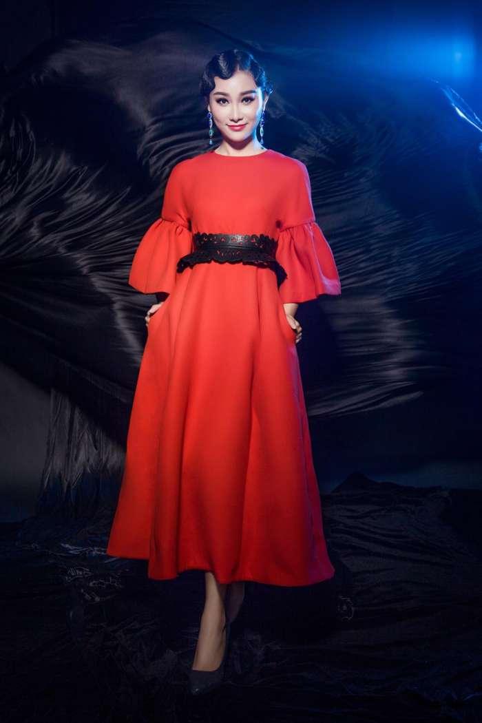 新锐女歌手bobo红色写真显大气新专辑8首新歌mv让你耳目一新