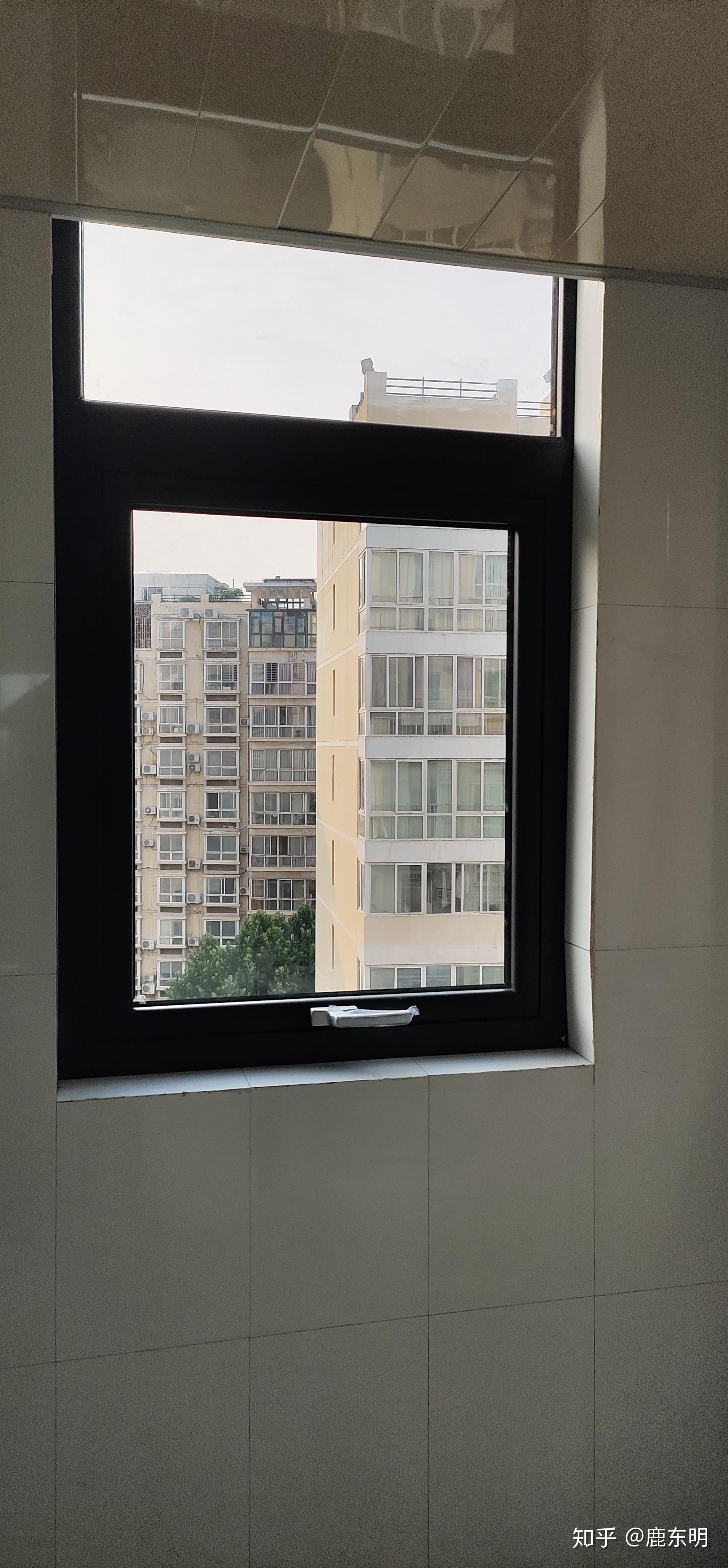 高层河景房换窗户后平开窗比推拉窗观景效果好多了