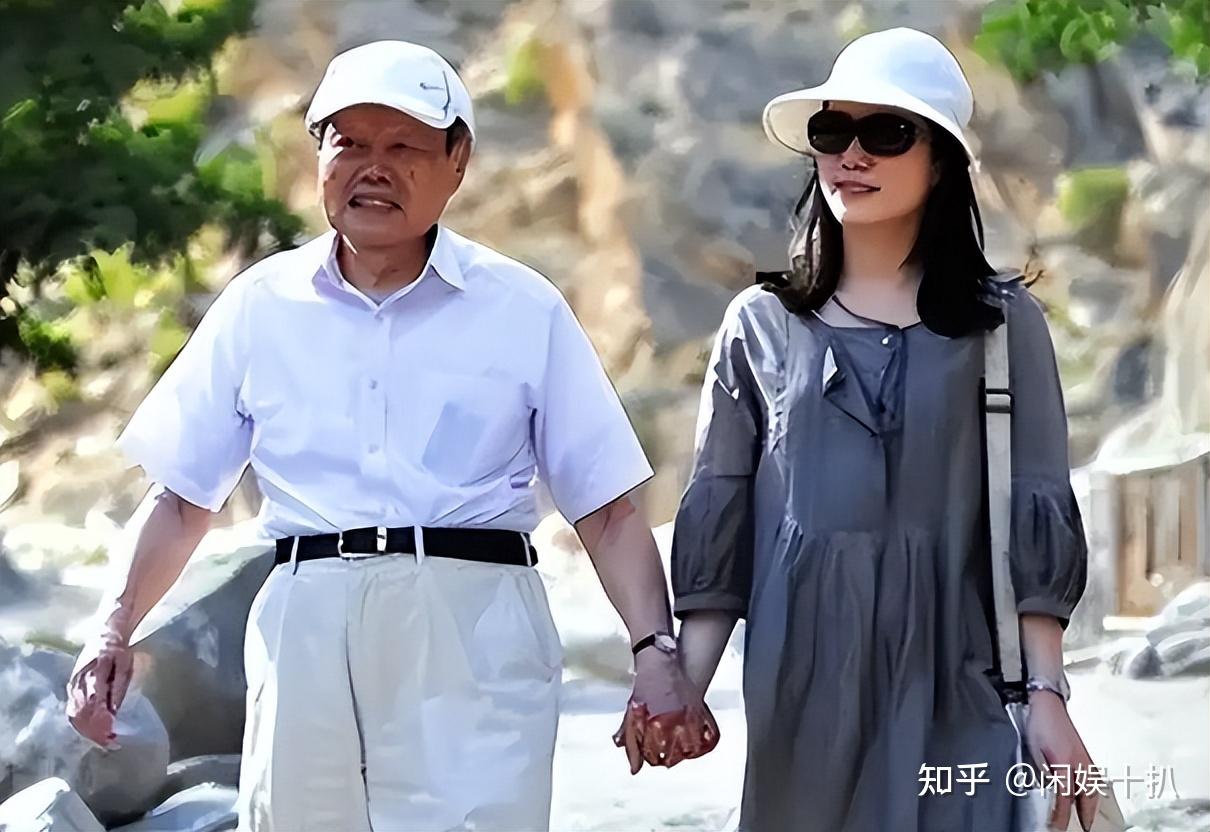 杨振宁现状101岁身体出奇的硬朗47岁翁帆风韵犹存年薪百万都给小54岁