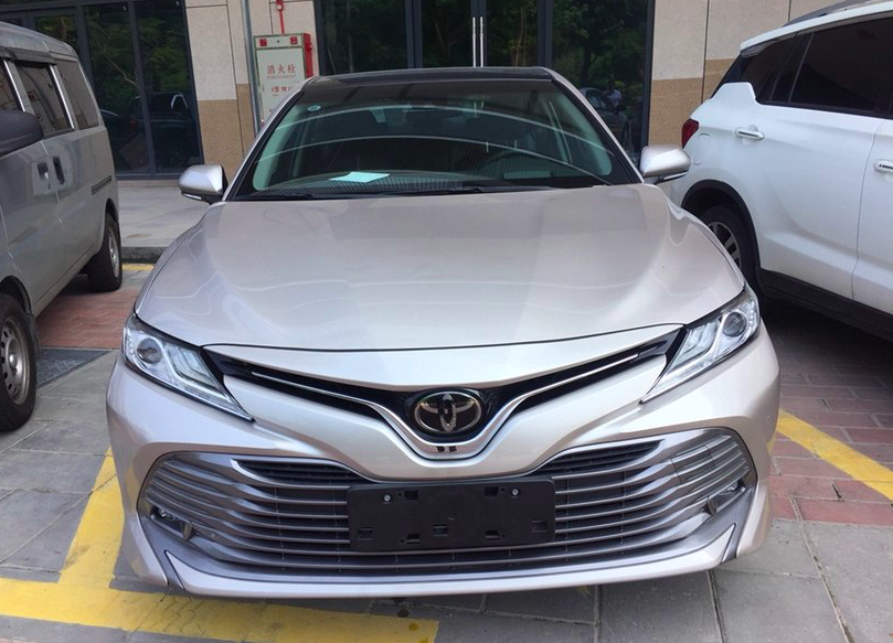 实拍2019款丰田凯美瑞有现车配20l25l售1798万元起