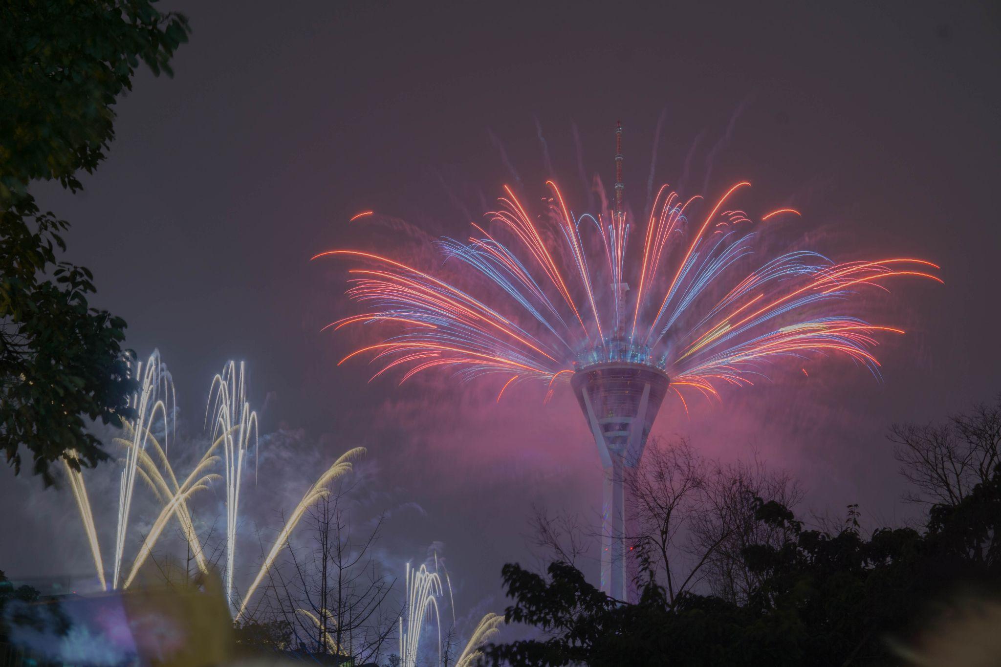 如何评价2019年元宵节晚成都天府熊猫塔339电子烟花秀