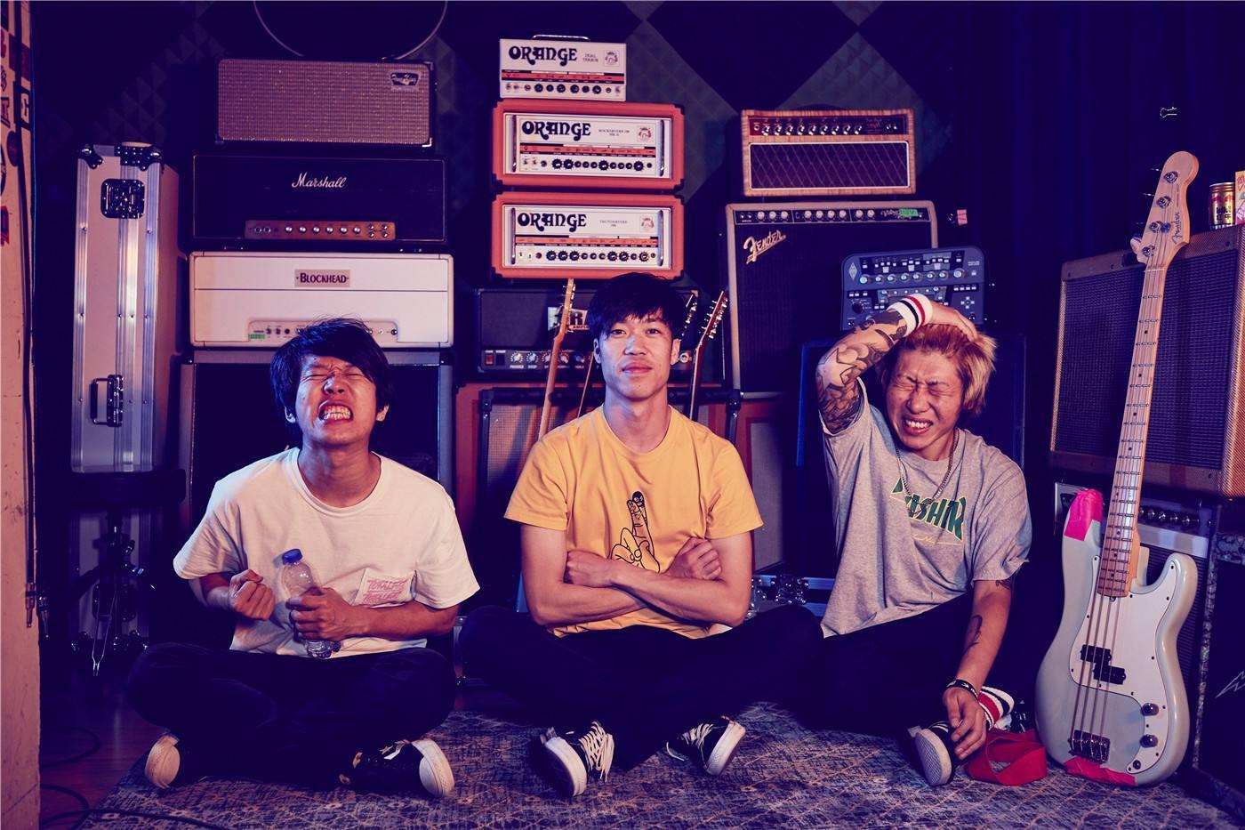 就像rustic乐队和夏日阳光乐队就输在歌曲是一般朋克,没有很值得记忆