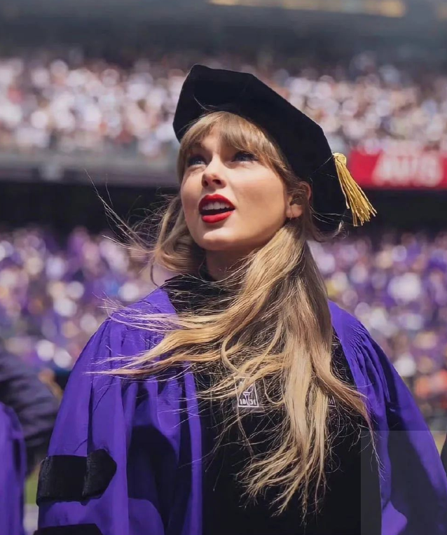 taylorswift空降纽约大学毕业典礼优秀的人真的会发光