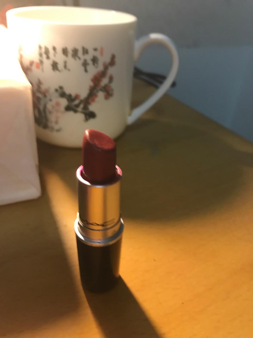 然后,上muji米色(或者其他棕色调的),多上几层然后抿掉最后,上妮维雅